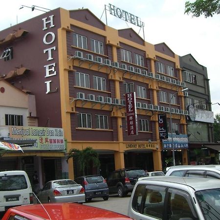 Linkway Hotel Nusajaya  Buitenkant foto