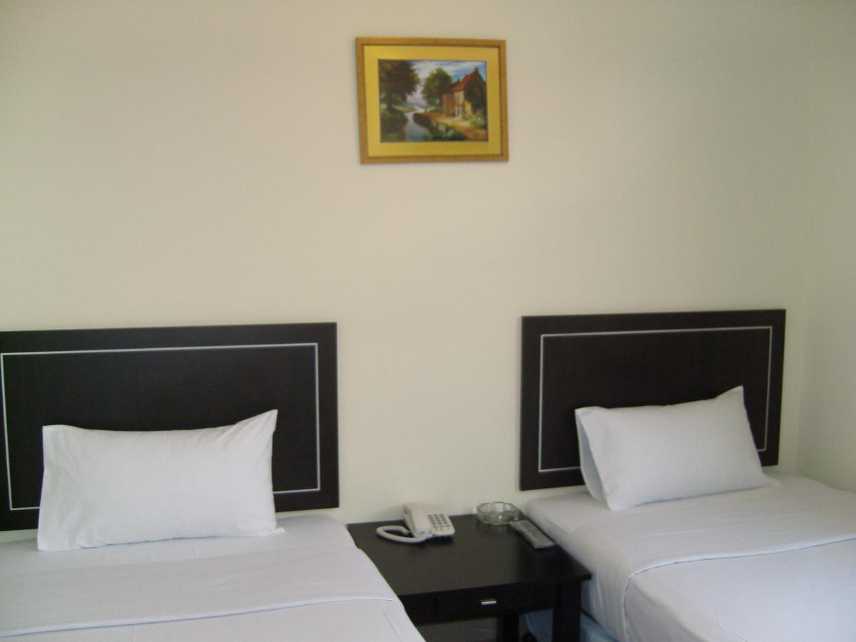Linkway Hotel Nusajaya  Buitenkant foto